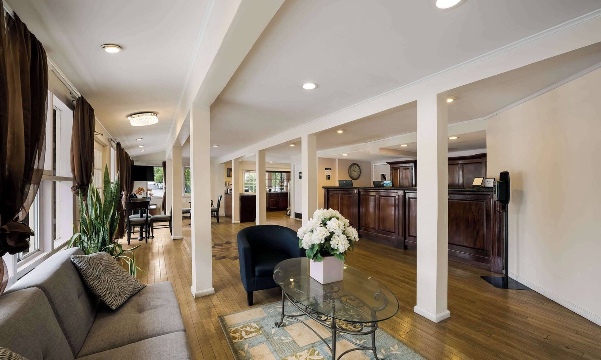 Woodbury Hotel | SureStay Plus by Best Western Woodbury Inn