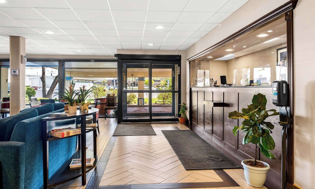 Reading Hotel | SureStay Plus by Best Western Reading North