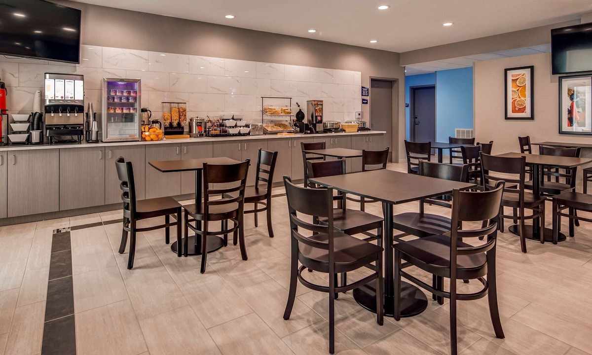 Humble Hotel | SureStay Plus Hotel by Best Western Humble