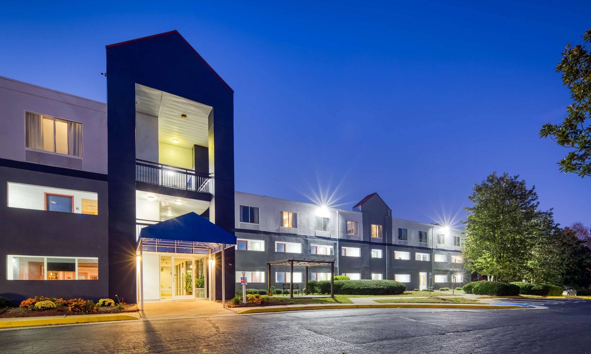 Durham Hotel | SureStay Plus Hotel by Best Western Durham Medical Center