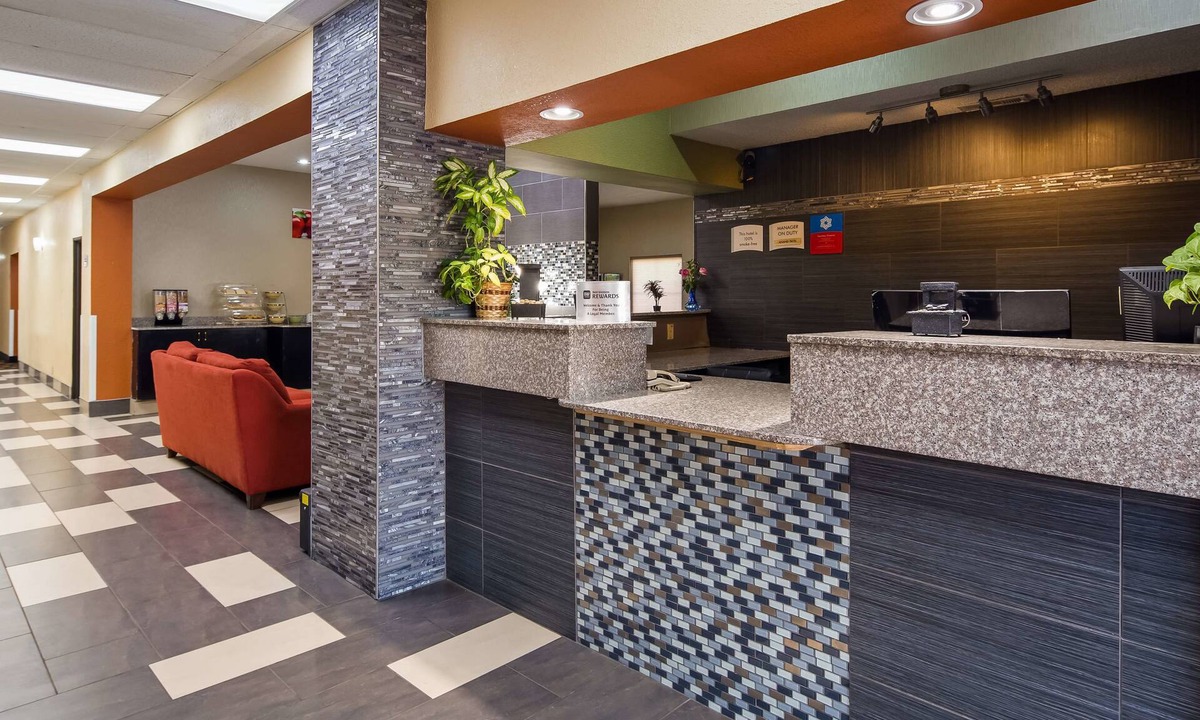 Blue Springs Hotel | SureStay Plus Hotel by Best Western Blue Springs