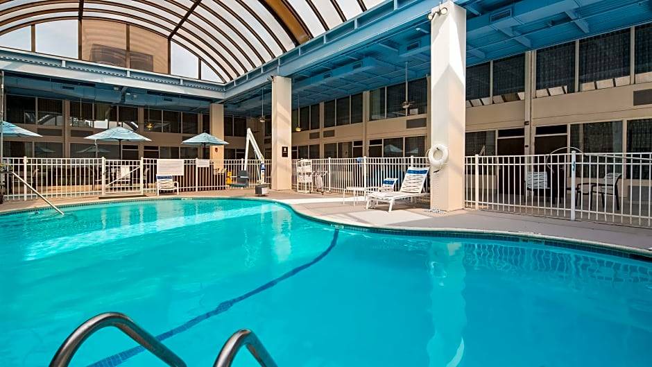 Newtonville Hotel | SureStay Plus Hotel by Best Western Albany Airport