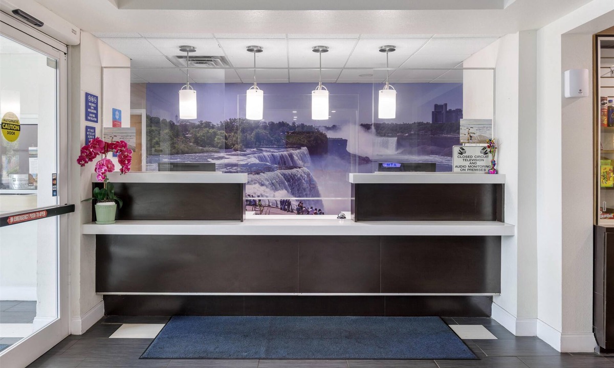 Niagara Falls Hotel | SureStay Plus Hotel by Best Western Niagara Falls East