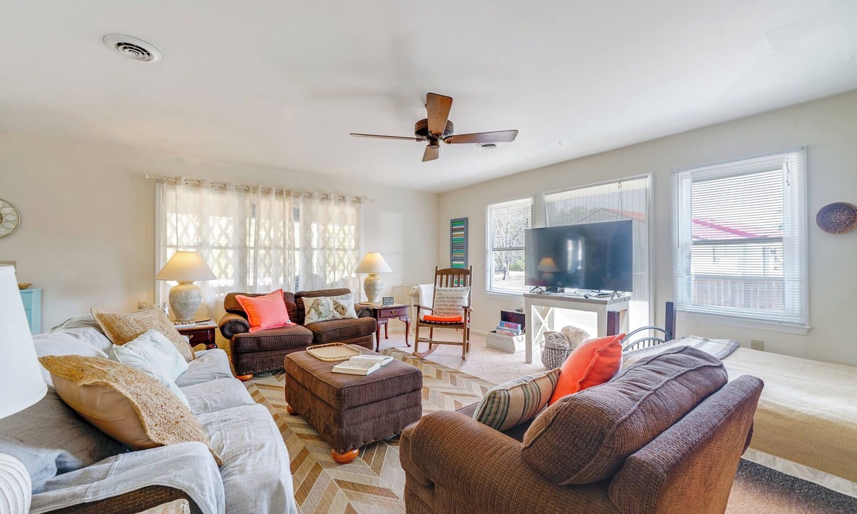 Hampstead House | Surf City Spring Escape w/Fire Pit