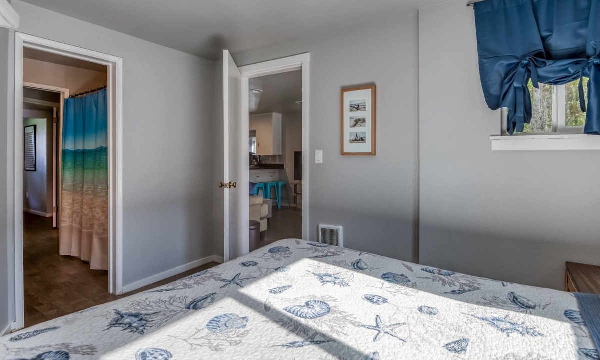 Otter Rock Cabin | Surf Haven Unit A w/fire pit walking distance to surfing beaches