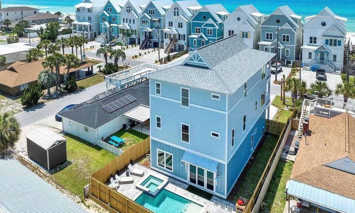 Gulf Lagoon Beach House | Surf House · 7BR Sleeps 16 · Pool · Steps to Beach