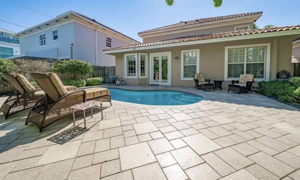 Birch Park Finger Streets House | Surf House- Palatial Surf Mansion - Heated Pool