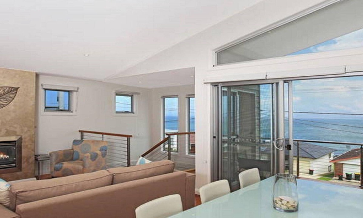 Gerroa House | Surf Mist – contemporary seaside duplex.