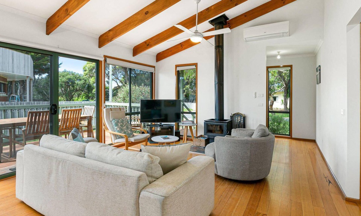 Cape Woolamai House | Surf Rest'n Bay - sleeps 9