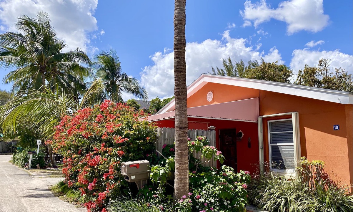 Briny Breezes Cottage | Surf Road Cottage Unit 2 - at the beach