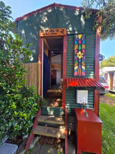 Waitara House | Surf Shack on Broadway
