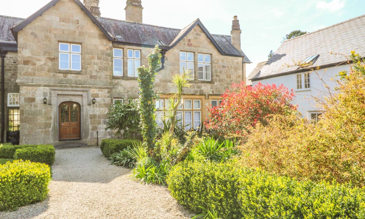 Chysauster Cottage | Surf Song