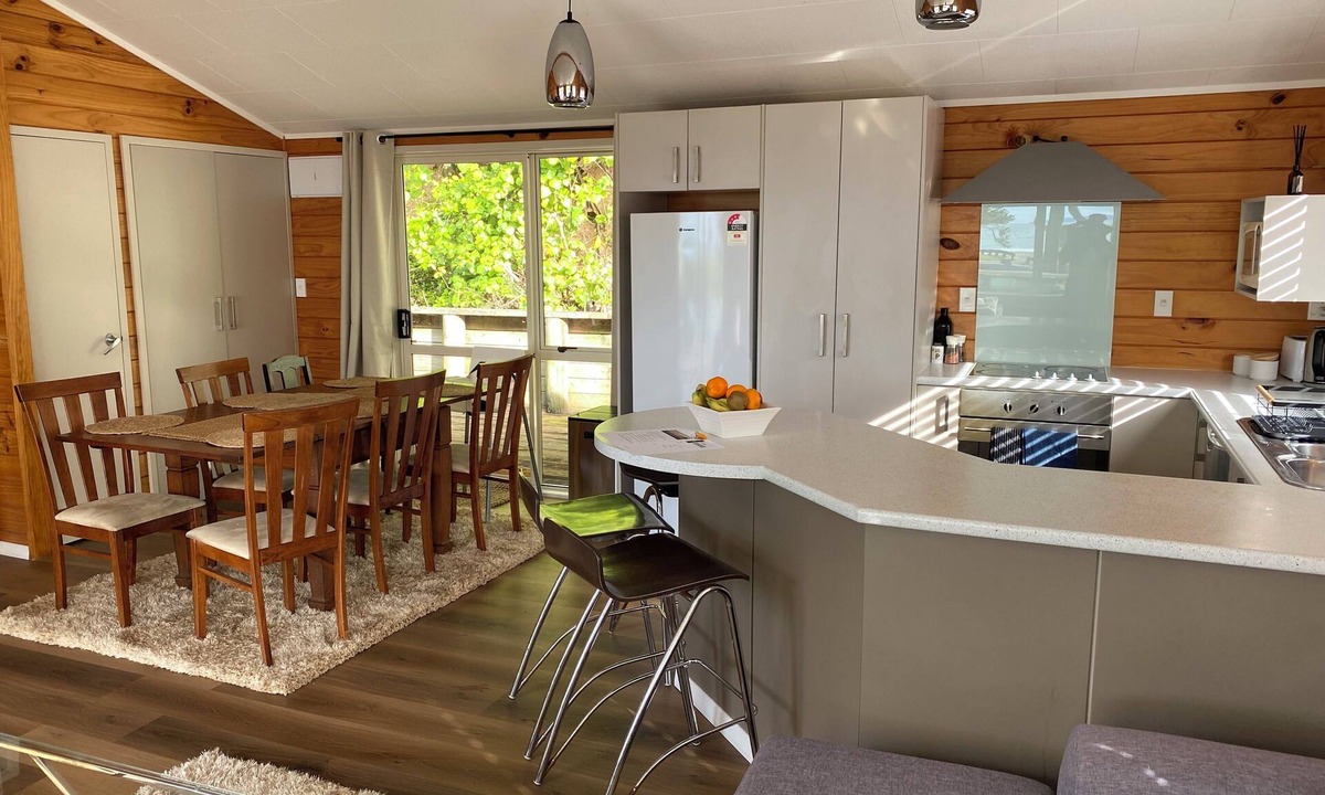 Waipu Cove House | Surf sun sand set right on the ocean