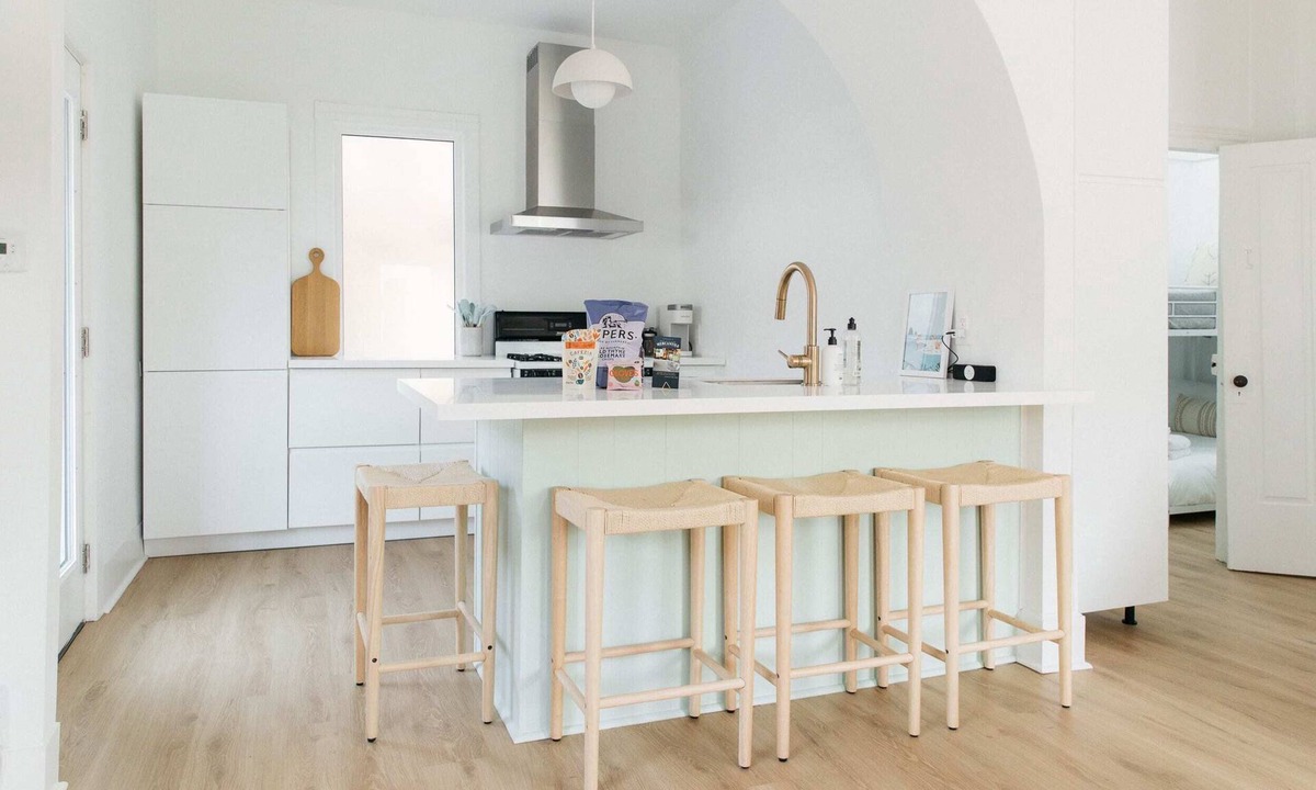 Port Dover House | Surf Vibes|California Cool design | Close to beach