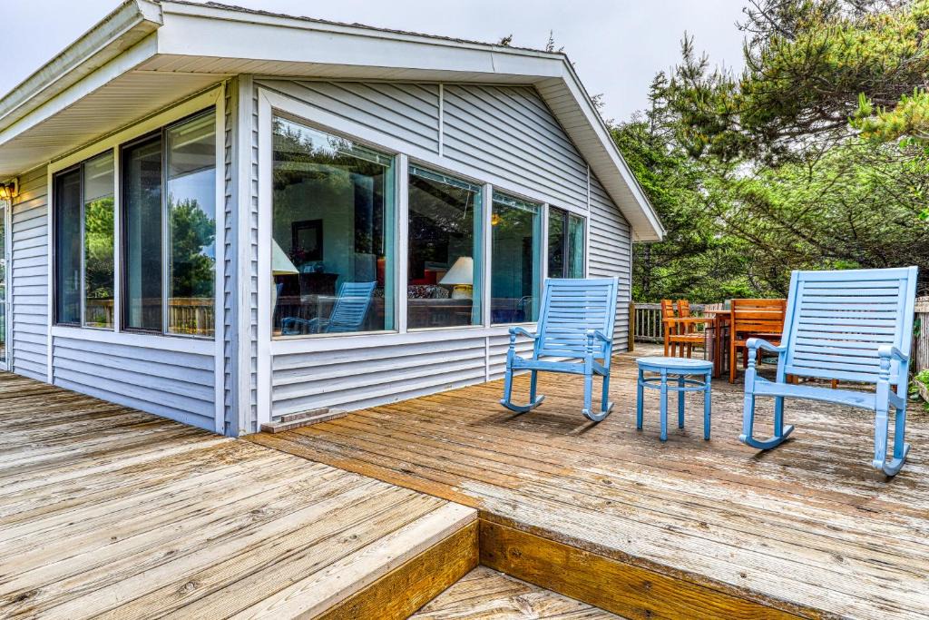 Florence Apartment | Surf View