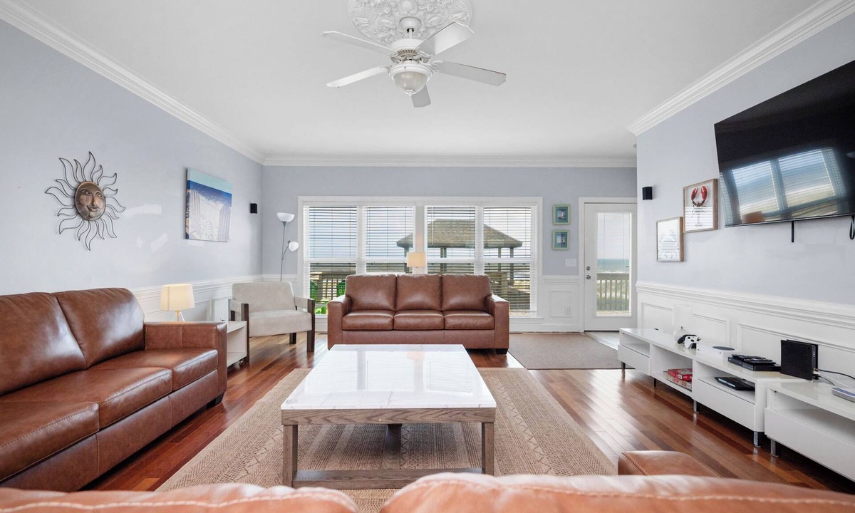 Long Beach House | Surf Watch: Oceanfront House in East Beach With Covered Gazebo