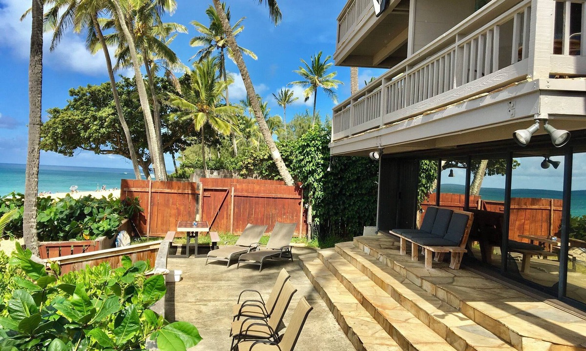 Pupukea House | Surfer's Dream: 4-Bedroom Beachfront, Sleeps 12!