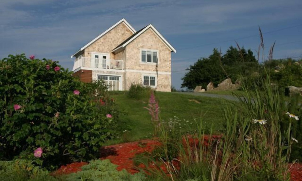 Eagle Head House | Surfs Up Eagle Head Bay, Oceanfront