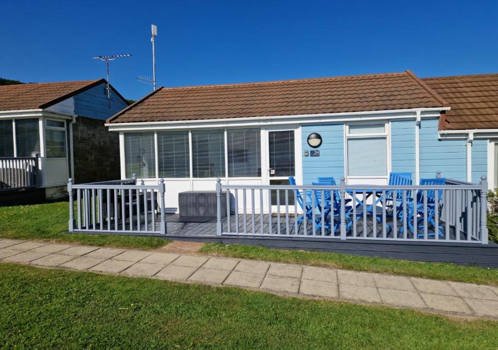 Westleigh Ski Chalet | Surfs Up Lodge - Westward Ho!