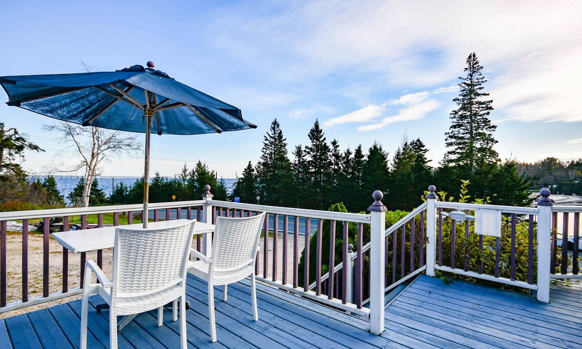 Queensland Hotel | Surfside Inn