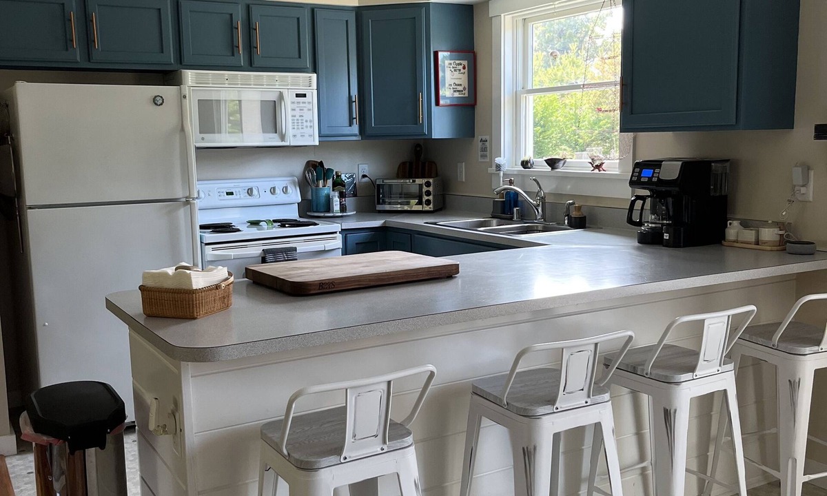 Surfside House | Surfside: large private yard, fire pit, outdoor shower