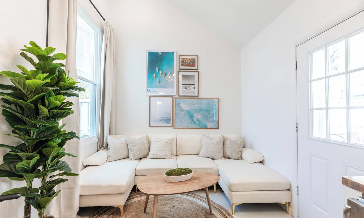 Wall House | Surfside Style – 2BR/1BA