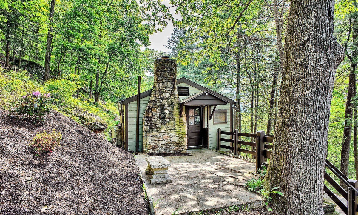 Ligonier Cabin | Surrender to Tranquility - Feather Ledge Cliffwood Colony