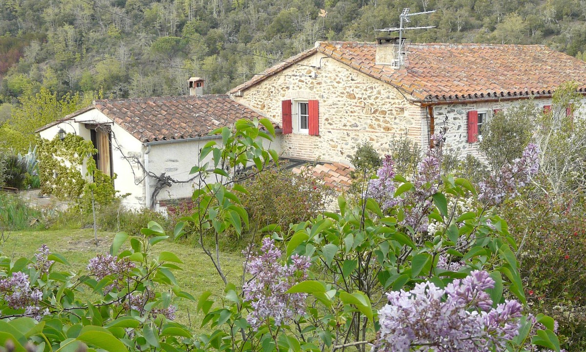 Reynes Cottage | Surrounded by nature but near touristic areas .