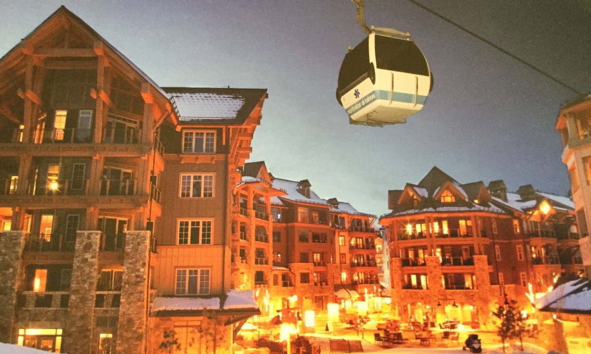 Truckee Resort | Surrounded by pine trees and mountains