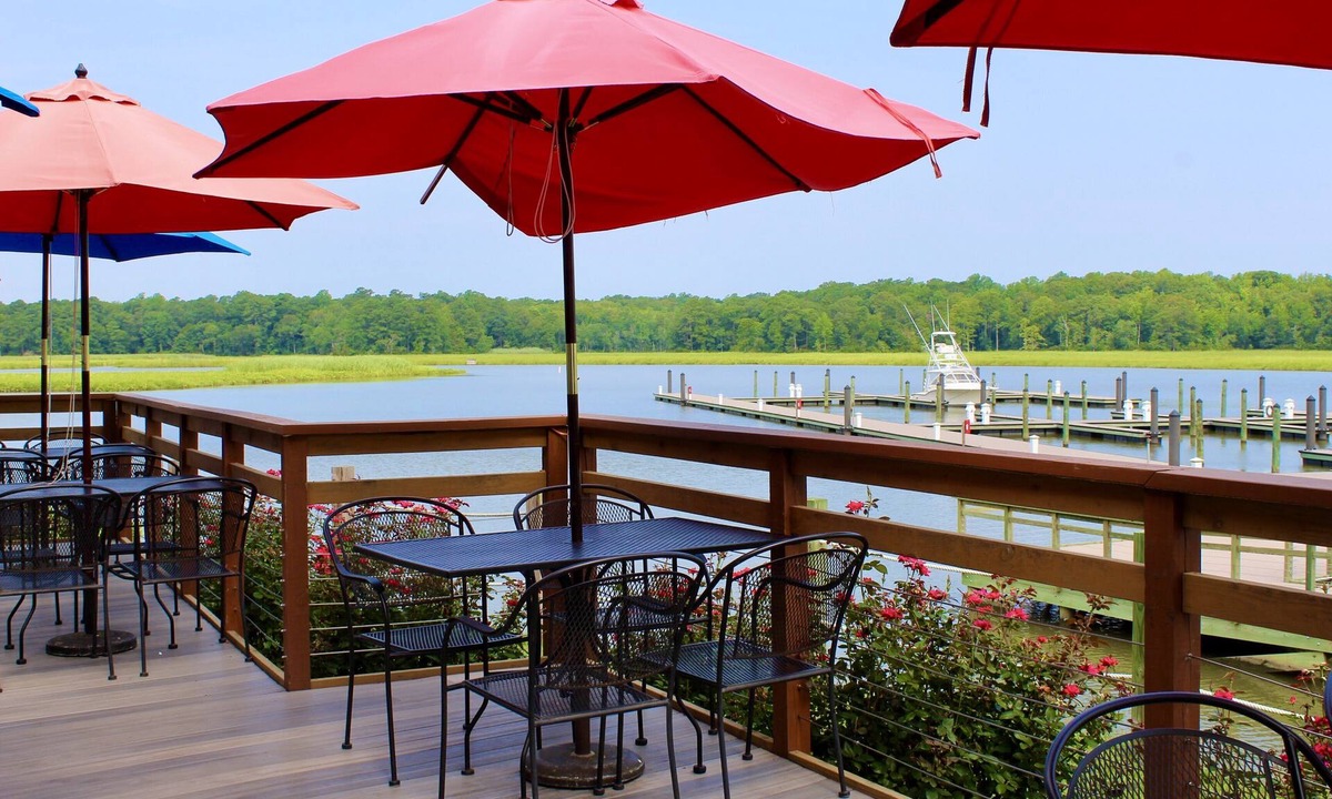 Surry Hotel | Surry Seafood Company