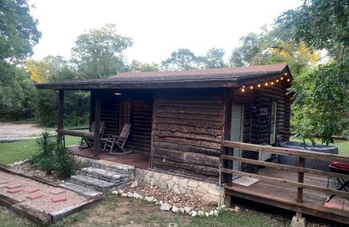 Paluxy House | Sustainable and Pet-Friendly Cabin Perfect for Animal Lovers in Bluff Dale, TX