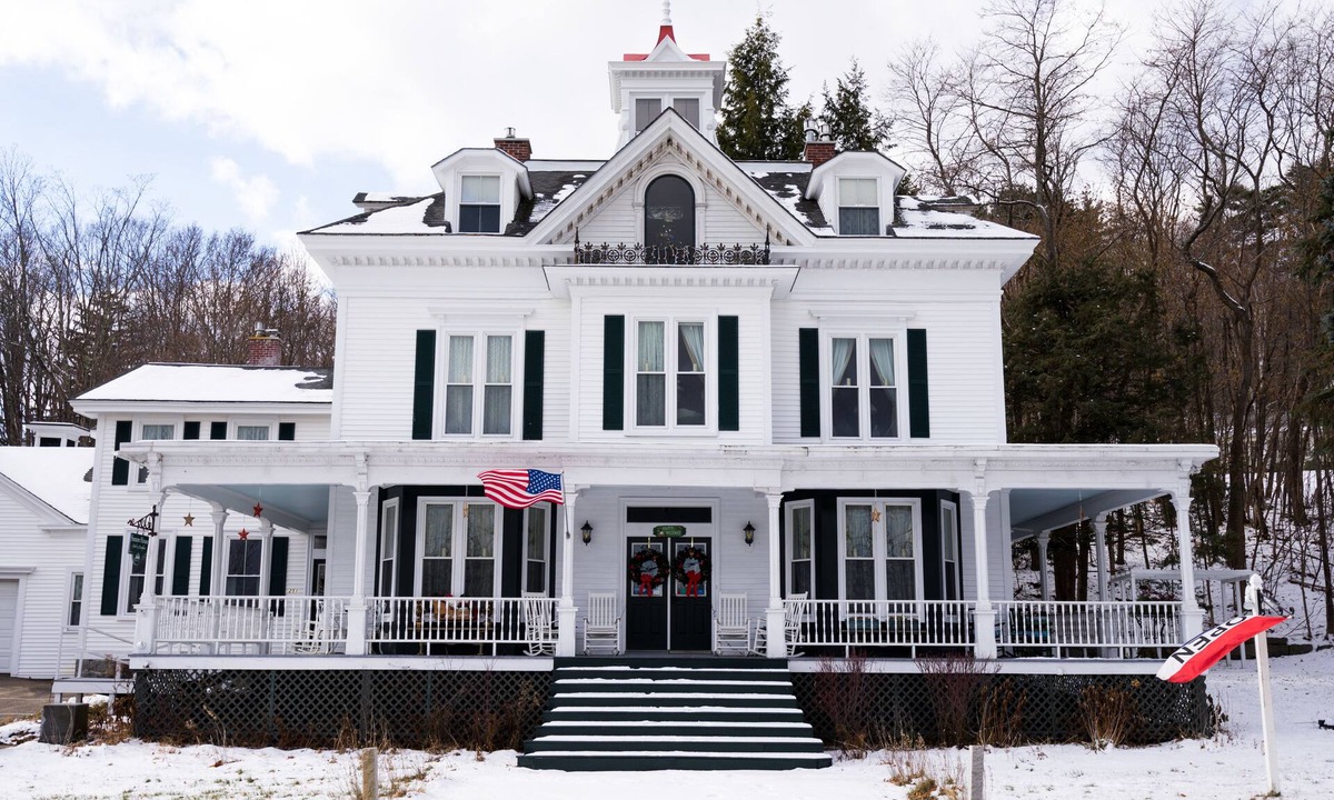 Center Harbor Bed & Breakfast | Sutton House B & B