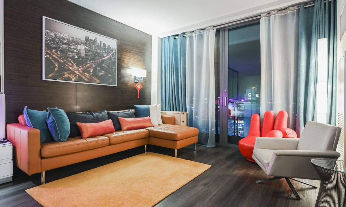 Las Vegas Apartment | SVS: Remodeled High Floor Studio | Strip View Balcony | Palms Place