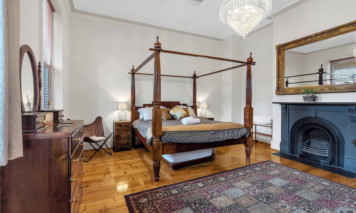 Adelaide Central Business District House | Swainson on Carrington