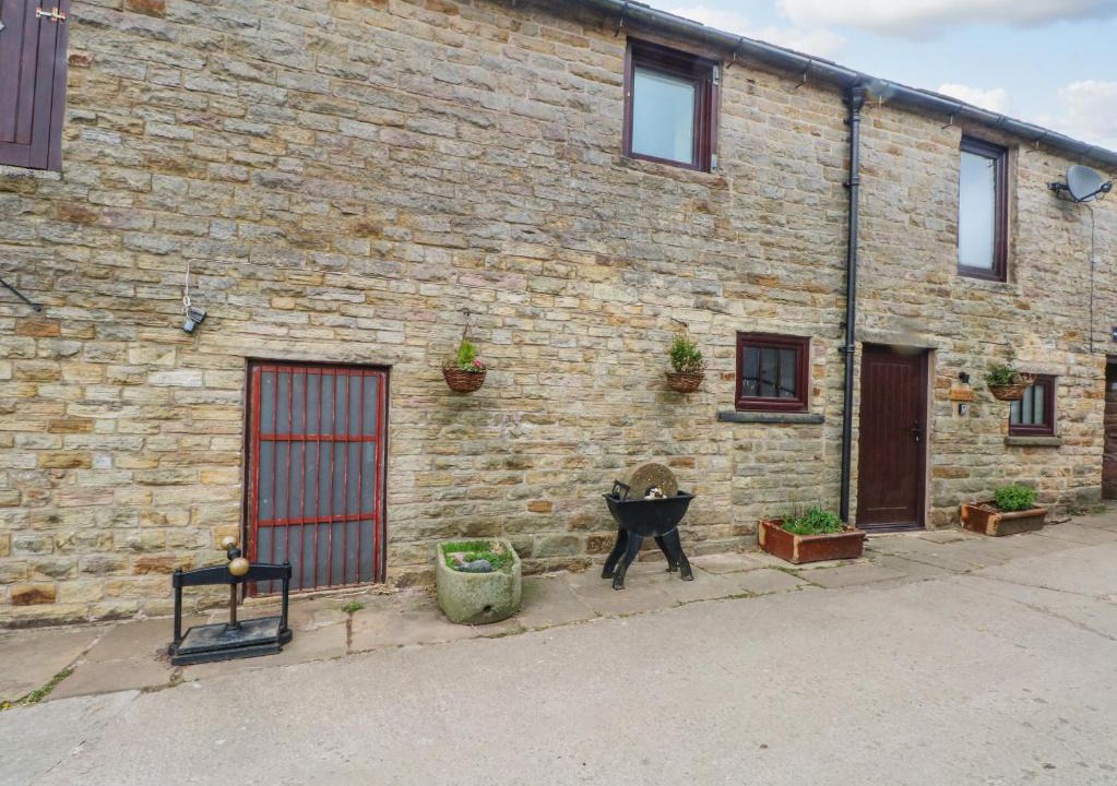 Allgreave House | Swallows Return