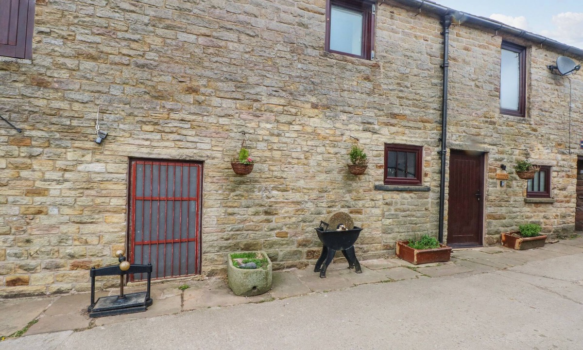 Allgreave Cottage | SWALLOWS RETURN, romantic in Sutton Near Macclesfield