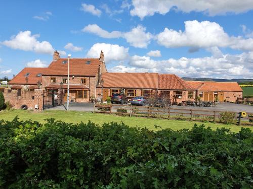 Staddlebridge House | Swan House