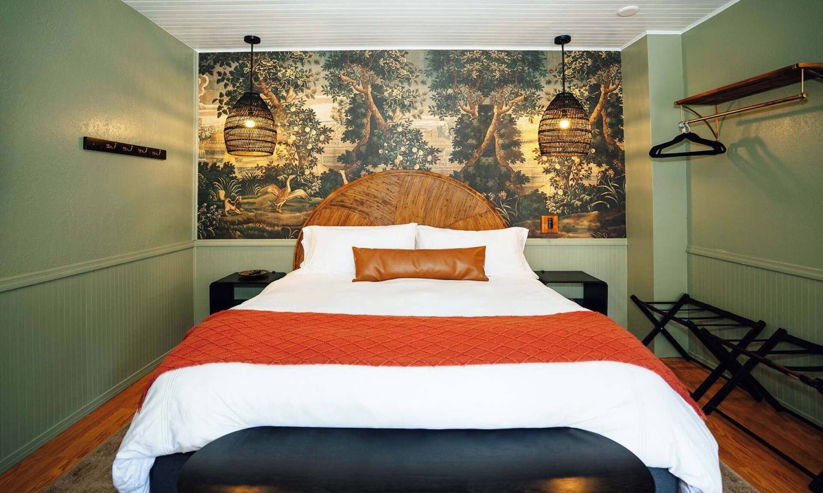 Historic Railroad District House | Swank Boutique Suites | Double Shower