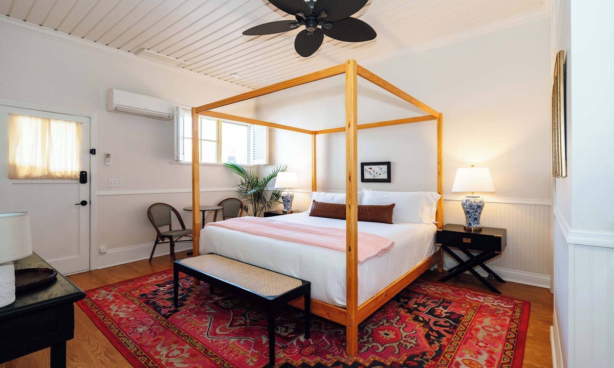 Historic Railroad District House | Swank Suites | King with Lux Tub