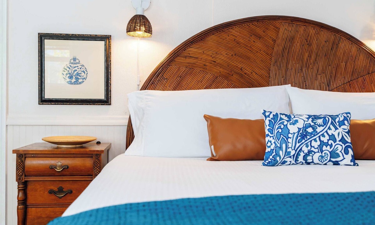 Historic Railroad District House | Swank Suites | King with Lux Tub