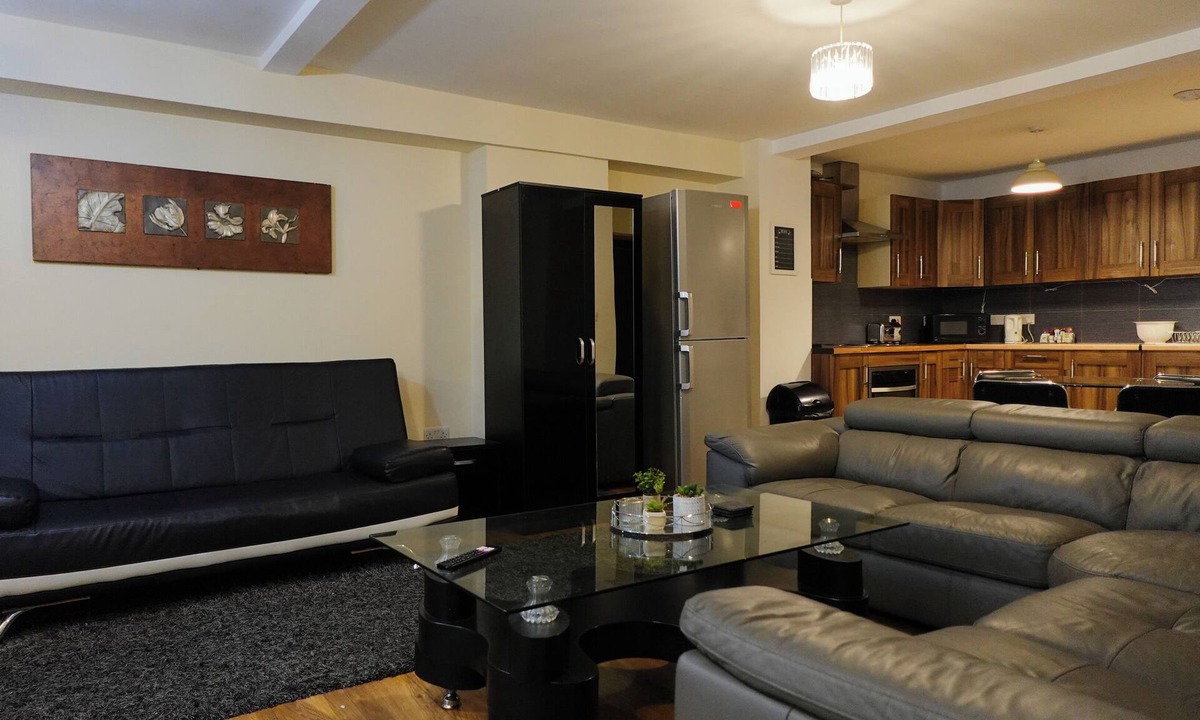 Old Trafford Apartment | Swanky Apartment