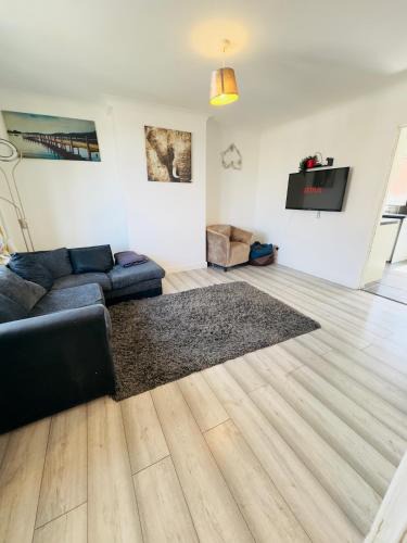 Cradley House | SwankyHome4Groups/Contractors/M5