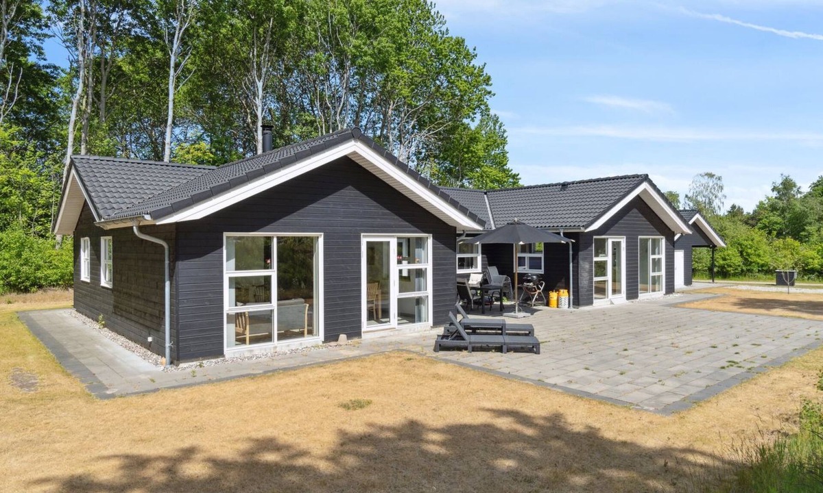 Hou House | "Swarthovde" - from the sea by Interhome