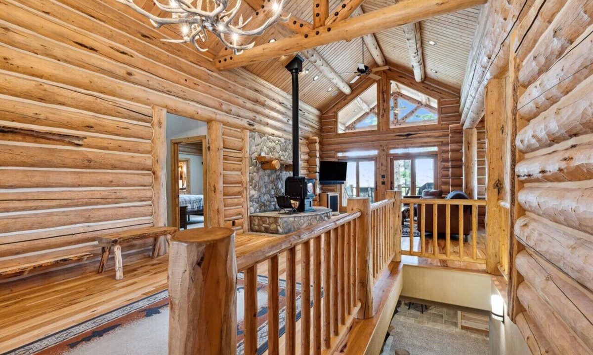 Victor Cabin | Sweathouse Creek Lodge