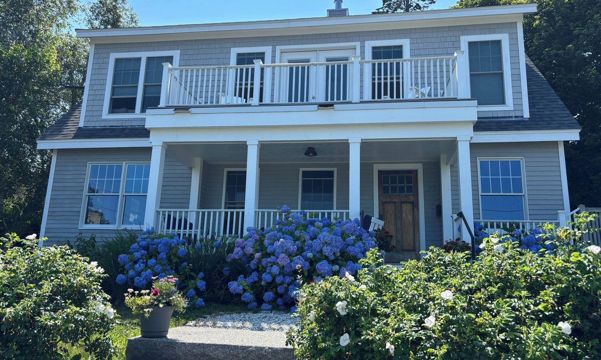 Willard Cottage | Sweeping Ocean Views in Cape Elizabeth Maine