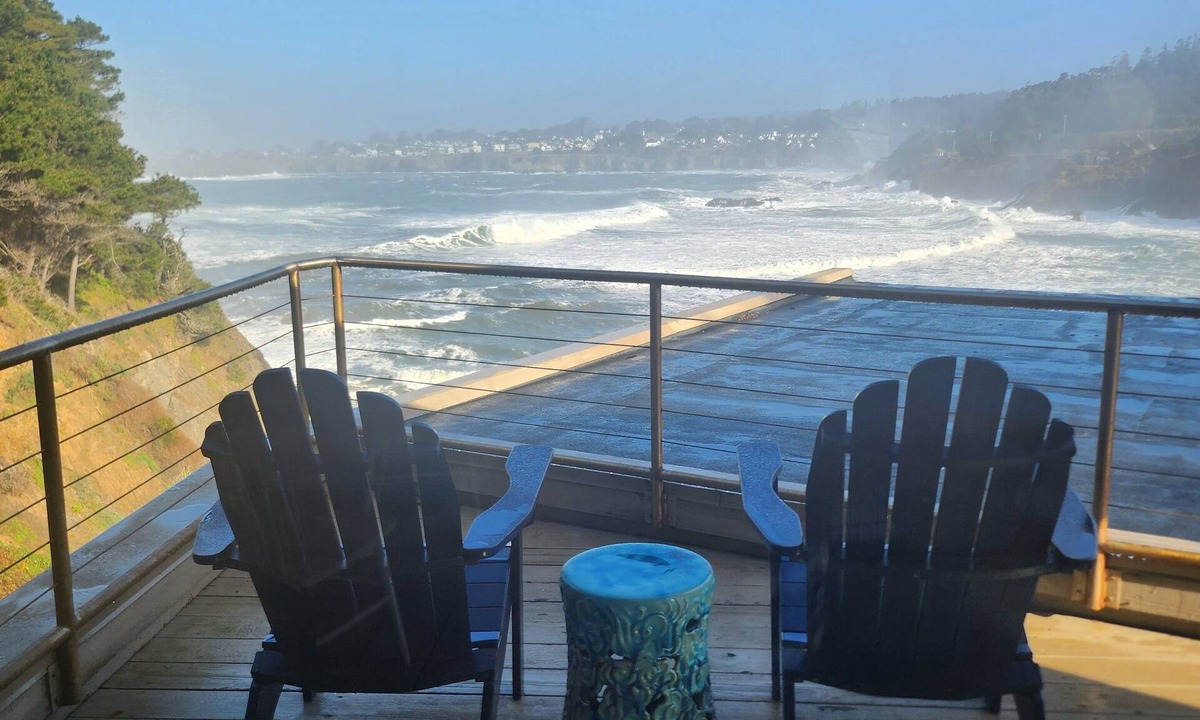 Mendocino Apartment | SWEEPING OCEAN VIEWS - bar none. Over 365 5 star reviews, everyone comes back.