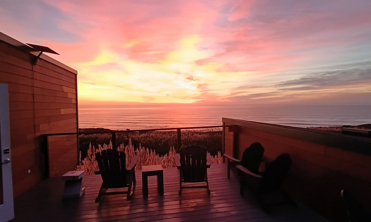 Westport House | Sweeping ocean views in stunning modern house on 20 acres