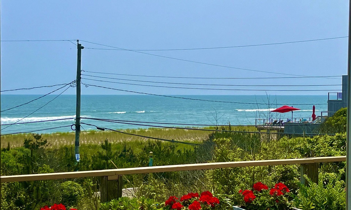 Long Island House | Sweeping ocean views on Sky Walk. Renovated 2023, open floor plan. pets ok