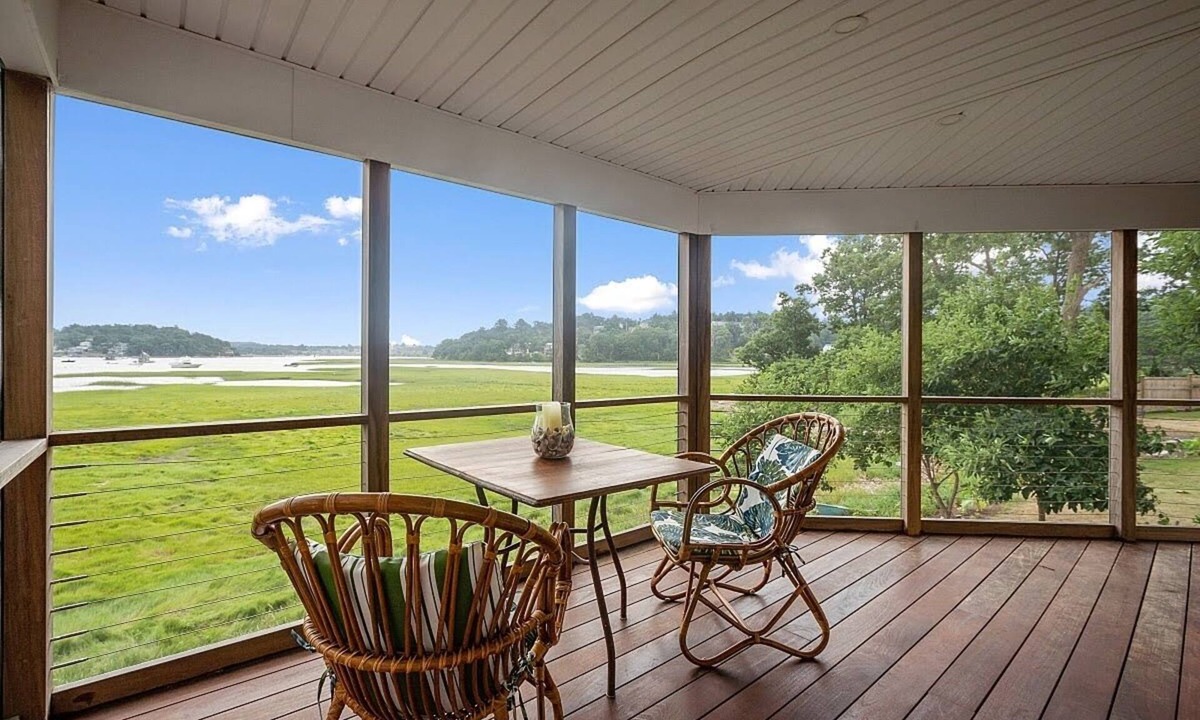 Gloucester House | Sweeping saltmarsh & river views, birdwatching, great restaurants, cozy peace.