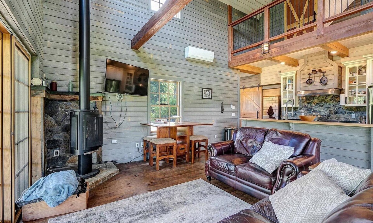Brownsville Cabin | Sweeping Vermont Views From A Designer Mount Ascutney Cabin Close to Everything